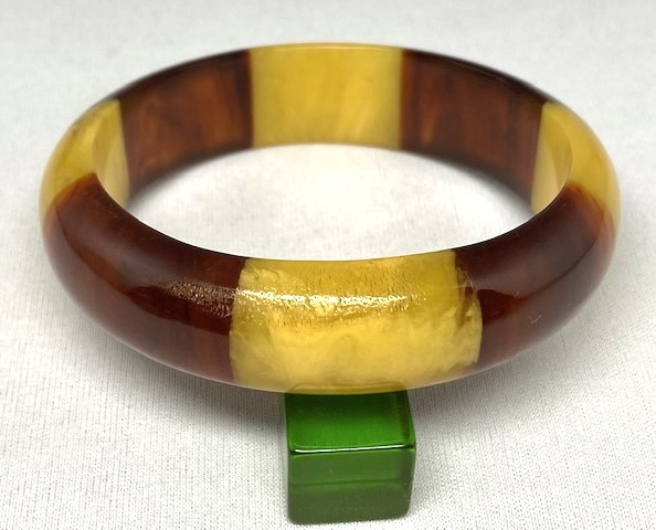 BB555 tortoise and lemon laminated sections bakelite bangle